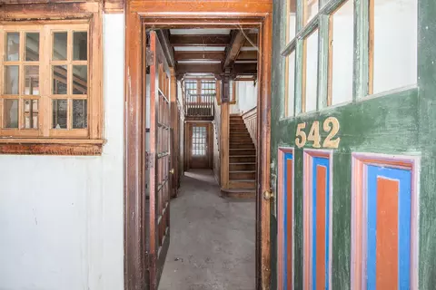 Entry Way - 542 A St, Jackson, MI 49201 photo 1 of 10