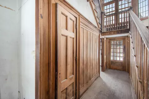 Entry Way - 542 A St, Jackson, MI 49201 photo 4 of 10