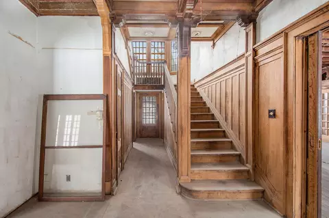 Entry Way - 542 A St, Jackson, MI 49201 photo 3 of 10