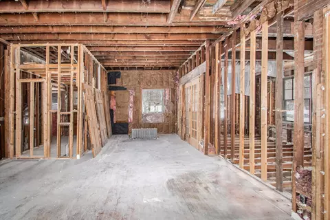 Entry Way - 542 A St, Jackson, MI 49201 photo 5 of 10