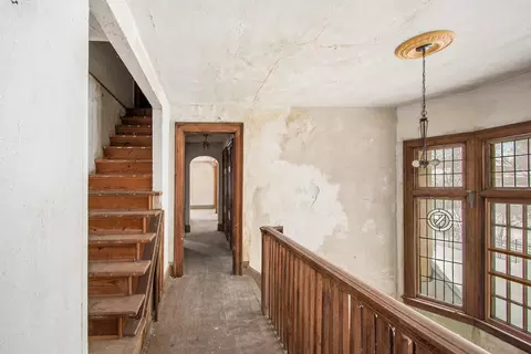 Entry Way - 542 A St, Jackson, MI 49201 photo 9 of 10