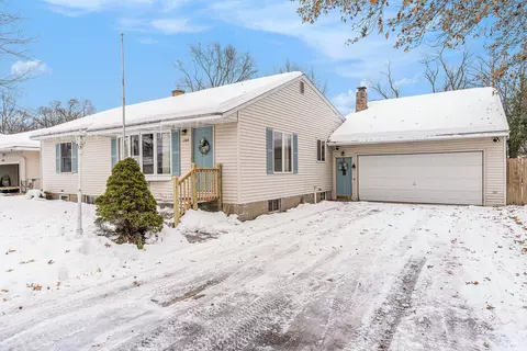 1345 Hendrick Rd, Norton Shores, MI 49441
