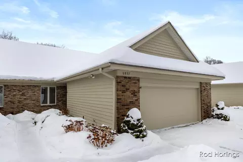 6977 Pinehurst Ln NE, Rockford, MI 49341