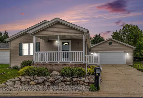 5280 Beardsley Ct, Kalamazoo, MI 49004