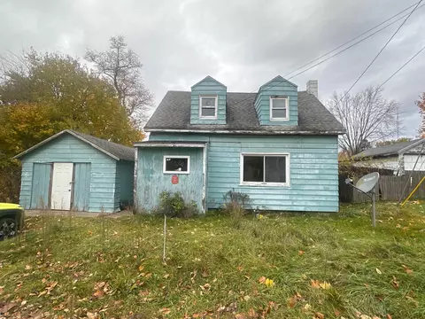 490 4th St, Benton Harbor, MI 49022