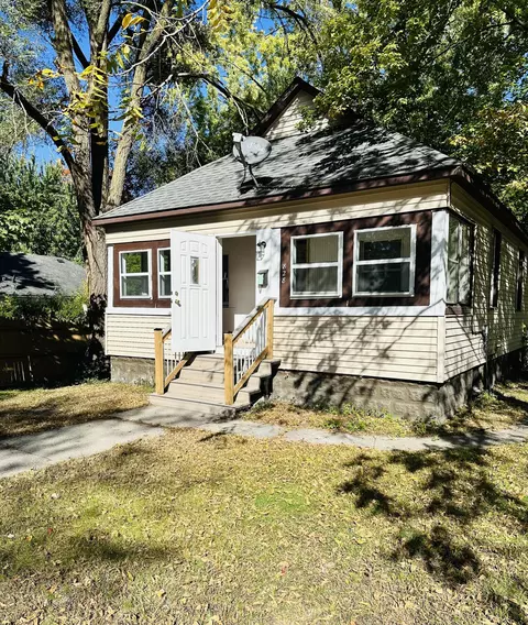 828 W Larch Ave, Muskegon, MI 49441