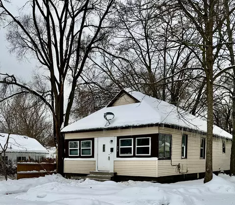 828 W Larch Ave, Muskegon, MI 49441