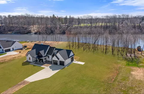 14275 Deer Path, Buchanan, MI 49107