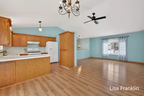 5541 Eric St, Allendale, MI 49401 photo 12