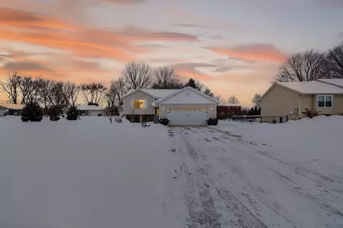 5541 Eric St, Allendale, MI 49401 photo 2