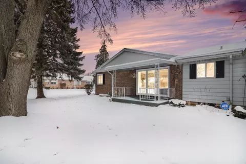 5776 Leisure S Dr SE, Grand Rapids, MI 49548