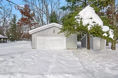 6946 S Lakeview Ave, Idlewild, MI 49642 photo 4
