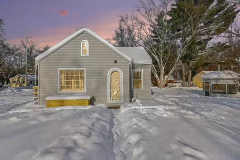 6946 S Lakeview Ave, Idlewild, MI 49642