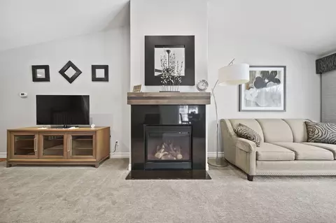 Living - 3404 Belgian Cir, Jackson, MI 49203 photo 2 of 4