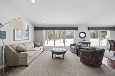 Living - 3404 Belgian Cir, Jackson, MI 49203 photo 3 of 4