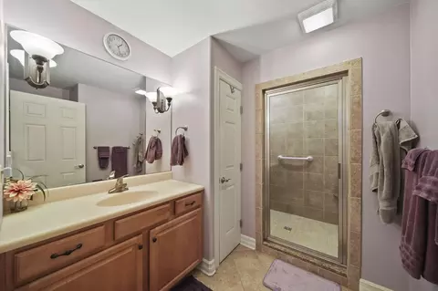 Bath - 3404 Belgian Cir, Jackson, MI 49203 photo 2 of 6