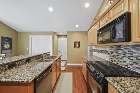 Kitchen - 3404 Belgian Cir, Jackson, MI 49203 photo 4 of 5