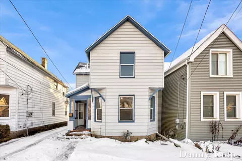 1036 Logan St SE, Grand Rapids, MI 49506