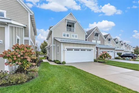 920 W Savidge St #2, Spring Lake, MI 49456