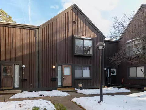 107 Inverness Ct, Kalamazoo, MI 49006