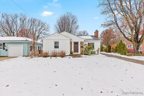 105 E 31st St, Holland, MI 49423
