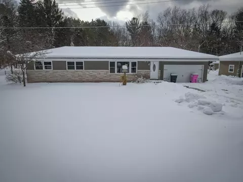 5279 W Lakewood Rd, Whitehall, MI 49461