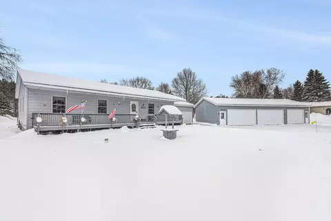 4935 W Deren Rd, Ludington, MI 49431