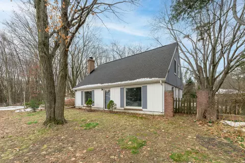 4240 Oakland Dr, Kalamazoo, MI 49008