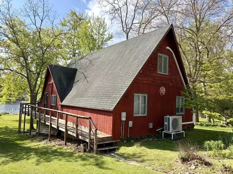 45601 Peninsula Dr E, Grand Junction, MI 49056