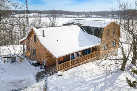 7991 N Rose Rd, Delton, MI 49046