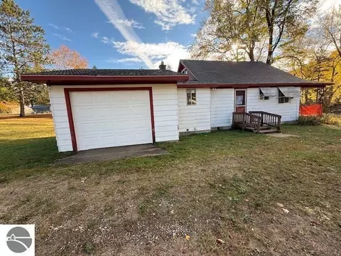 17299 Rapids Dr, Hersey, MI 49639