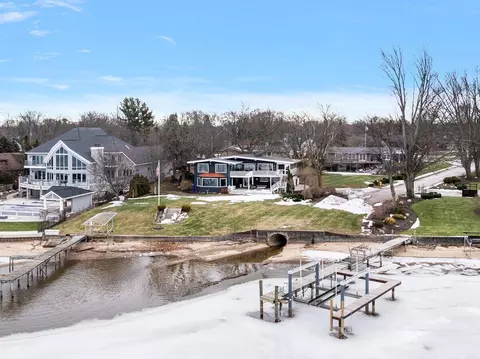 437 Graafschap Rd, Holland, MI 49423