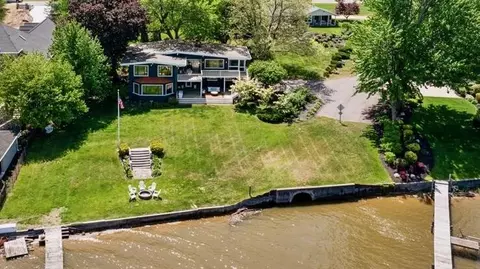437 Graafschap Rd, Holland, MI 49423
