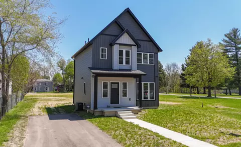 102 N Mill St, Dowagiac, MI 49047