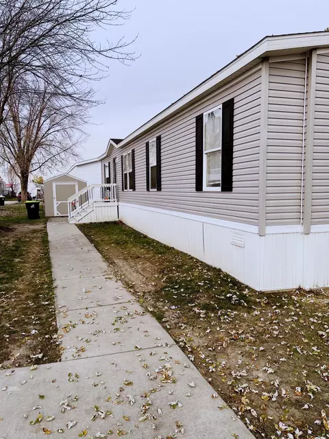 21123 Chateau Thierry Dr N, Macomb, MI 48044