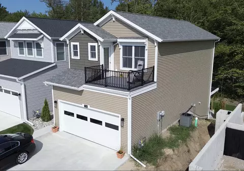 7248 Atwater Dr, Norton Shores, MI 49456