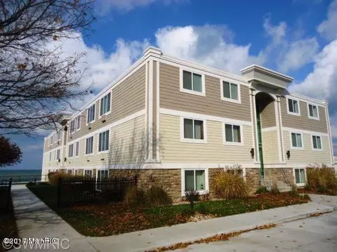 223 N Shore Dr #302, South Haven, MI 49090