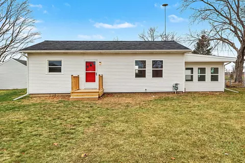 1048 S Kalamazoo Ave, Marshall, MI 49068