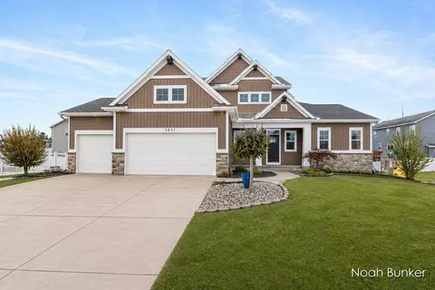 3857 Winsome Dr, Hudsonville, MI 49426