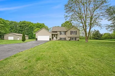 3118 S Patterson Rd, Wayland, MI 49348