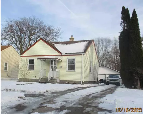 140 Comet St, Mount Clemens, MI 48043