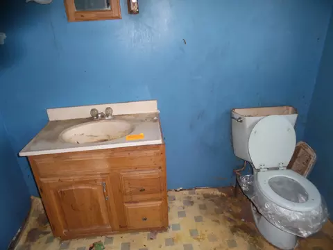 Bath - 112 Lincoln Ct, Jackson, MI 49203 photo 1 of 1
