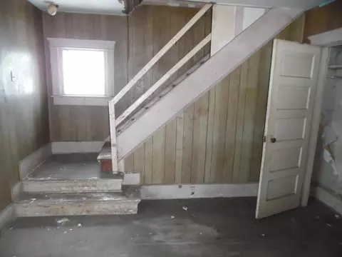 Entry Way - 112 Lincoln Ct, Jackson, MI 49203 photo 1 of 2