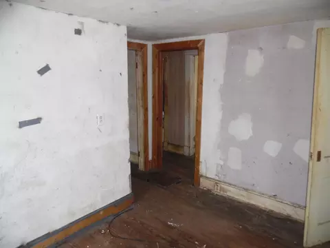 Entry Way - 112 Lincoln Ct, Jackson, MI 49203 photo 2 of 2