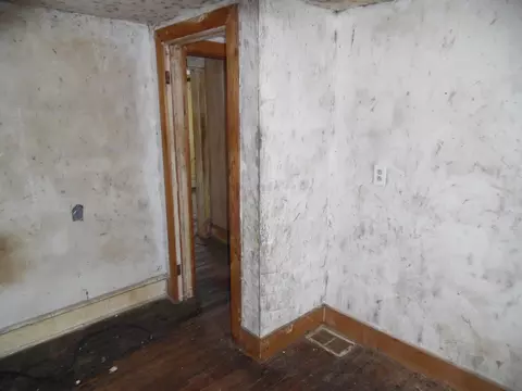 Bedroom - 112 Lincoln Ct, Jackson, MI 49203 photo 3 of 3