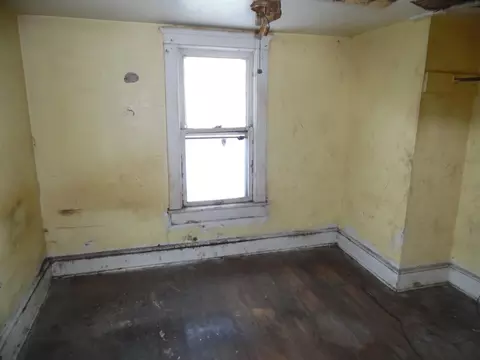 Bedroom - 112 Lincoln Ct, Jackson, MI 49203 photo 2 of 3