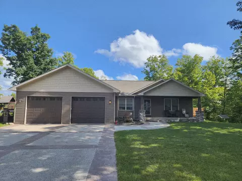 18274 200th Ave, Leroy, MI 49655