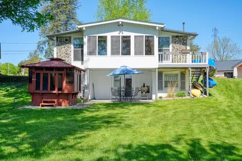 261 Somerset Dr, Brooklyn, MI 49230
