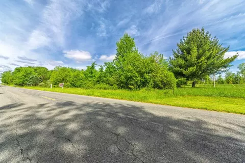 70 Th Ave, Paw Paw, MI 49079