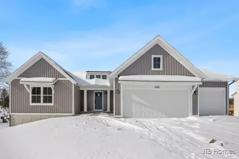Exterior - 1040 N Washington St SE, Lowell, MI 49331 photo 2 of 3
